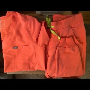 Bright pink figs size medium